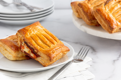 Refugiado (Guava and Cheese Strudel)